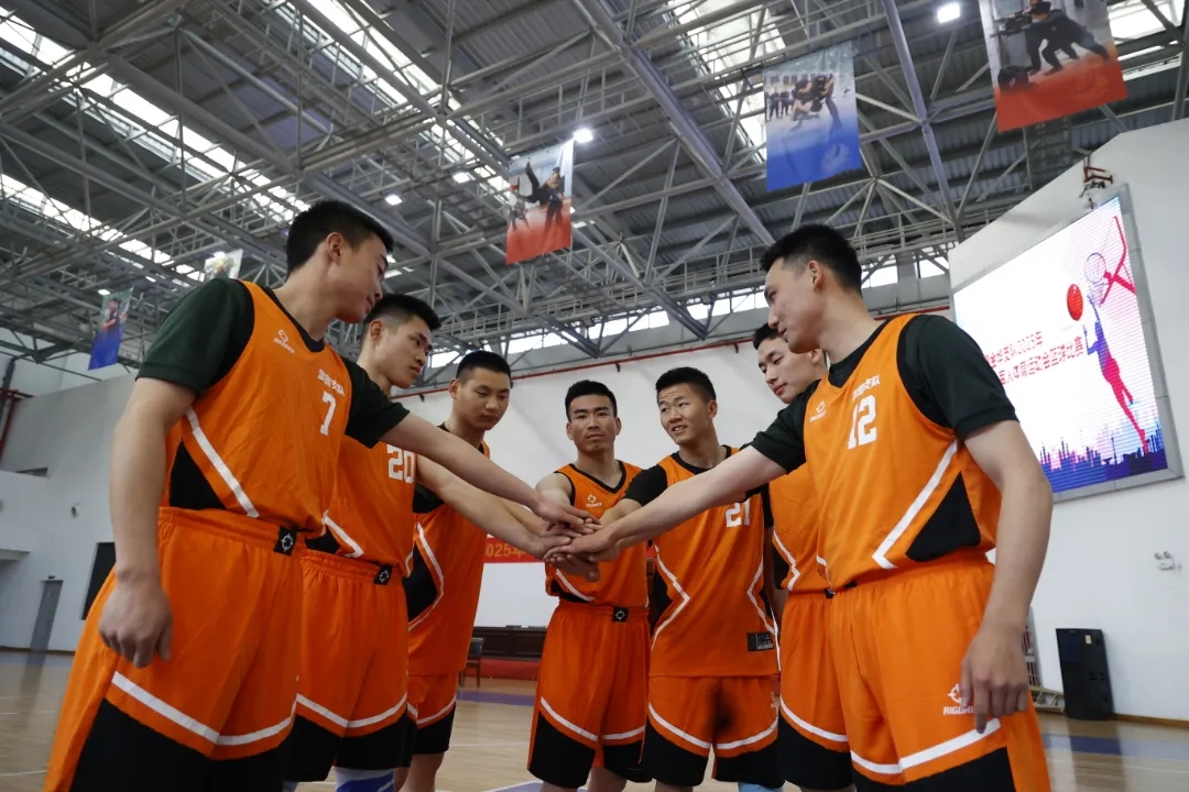 队员合作默契,在比赛中相互配合,协同作战获胜的例子 队员合作默契,在比赛中相互配合,协同作战获胜的例子