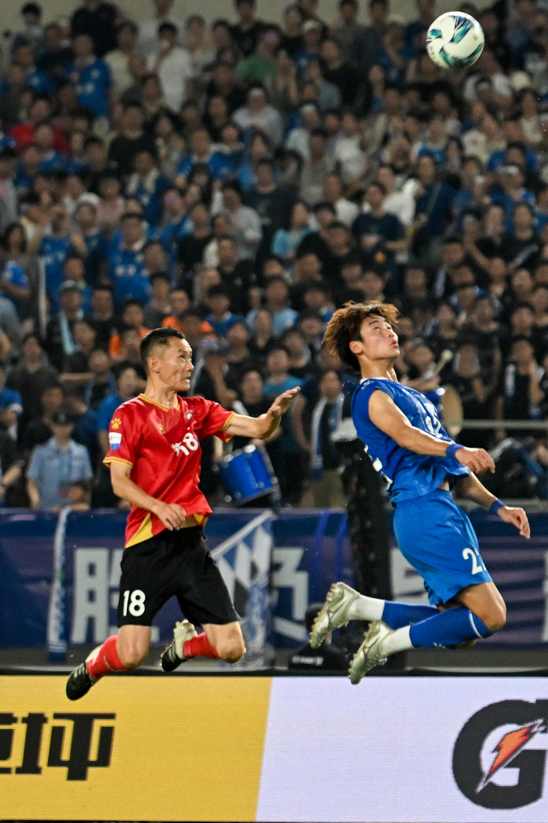 九游电竞-热门足球联赛赛事擦枪走火，球员实力蓬勃发展(国足足球赛事)