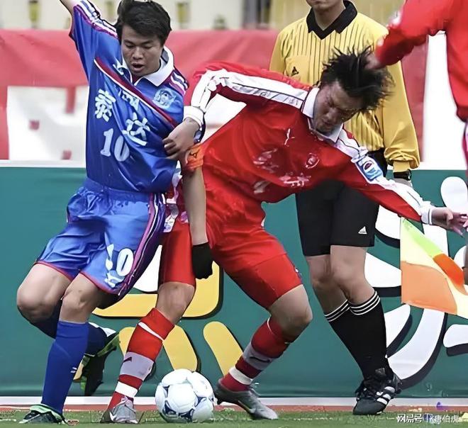 热门足球联赛赛事擦枪走火，球员实力蓬勃发展(国足足球赛事)